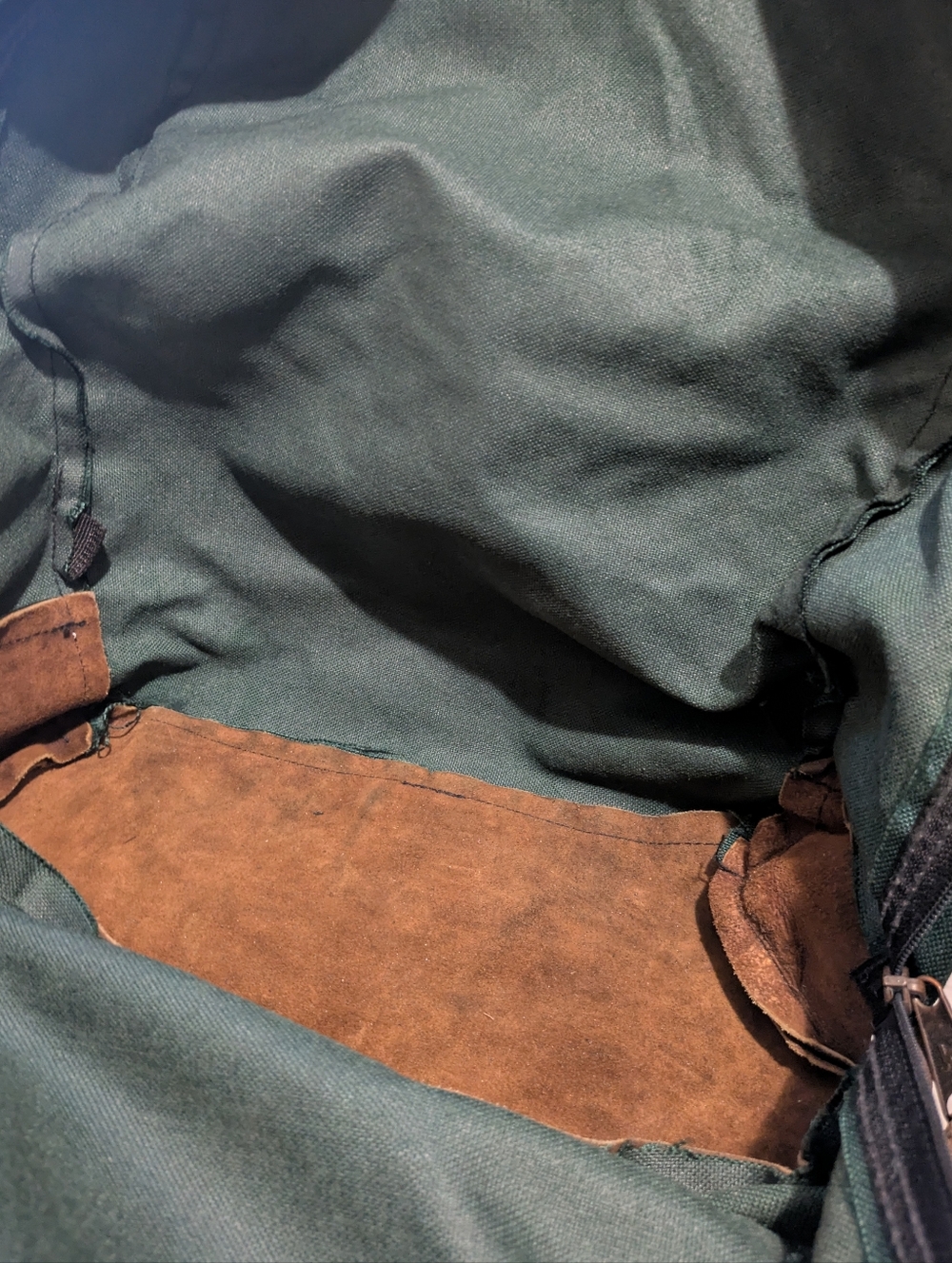 Jansport vintage backpack dark green with genuine leather bottom - Picture 4 of 5